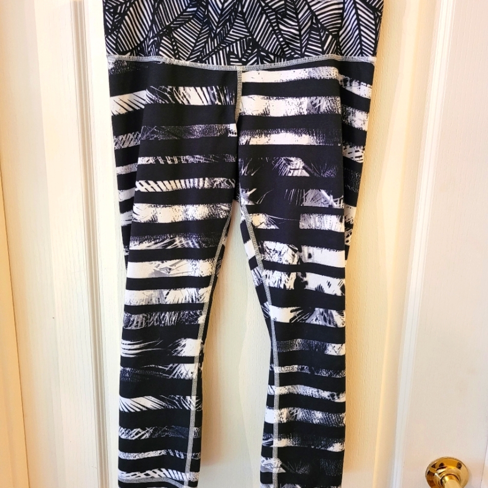 Lululemon Cropped Leggings Sz 6
